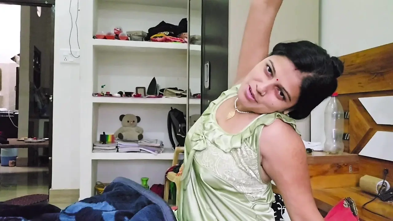 印度 Devar Na Bhabhiji Ko 整夜性爱视频 巨大的 8 英寸鸡巴肌肉发达的男孩 6 包身体