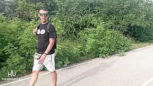 Pervers zeigt mir seinen penis in der Öffentlichkeit und ich konnte es nicht widerstehen, es in einem verlassenen Gebäude zu versuchen