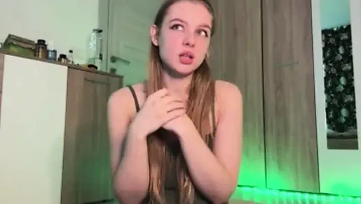 Seksi nyepong dildo dengan jucielussie