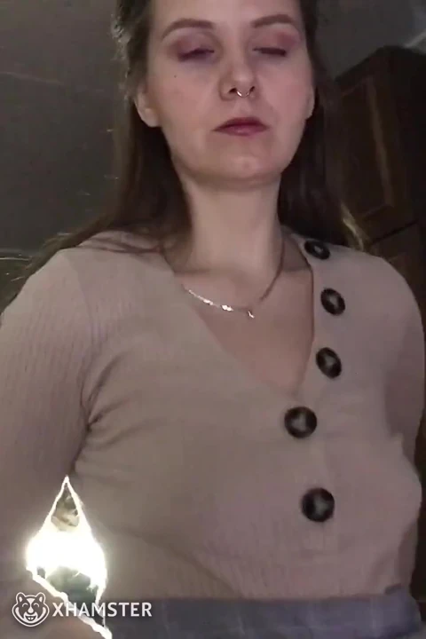 Seksi yeni orta yaşlı seksi sekreter kötü bir iş yaptı ve büyük bir yarakla cezalandırıldı, döl yutuyor - lovessie