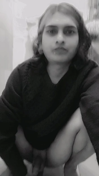 Zoyasazadai alone in a toilet inside