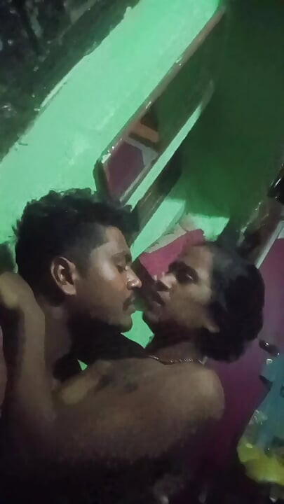 火辣的印度继妹夜间浪漫节目