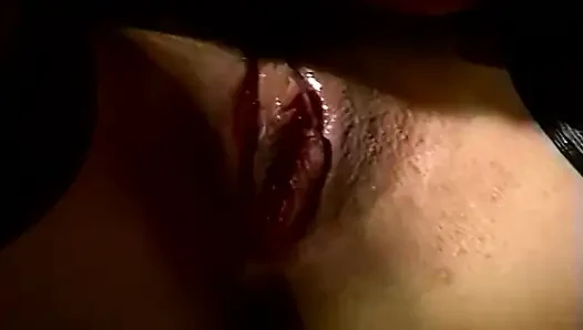 Menjilati dan meraba vagina secara intens sampai orgasme