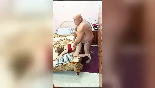 ---24---YEAR YAŞLı KADıN TAÇ IÇIN DÖRT AYAK ÜSTÜNDE OLMAK ISTIYOR