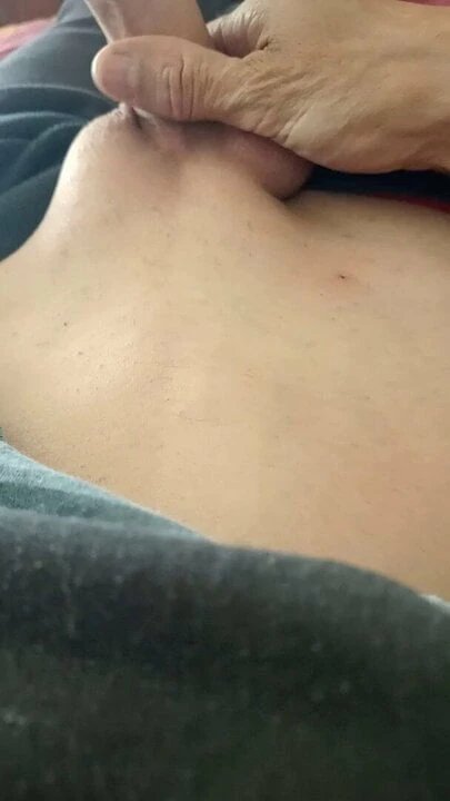 L epilation m a rempli les couilles j aime les sentir pleine