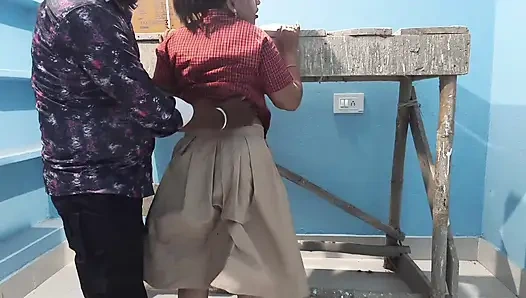 En iyi arkadaşım okulda yalnızken beni sert sikiyor