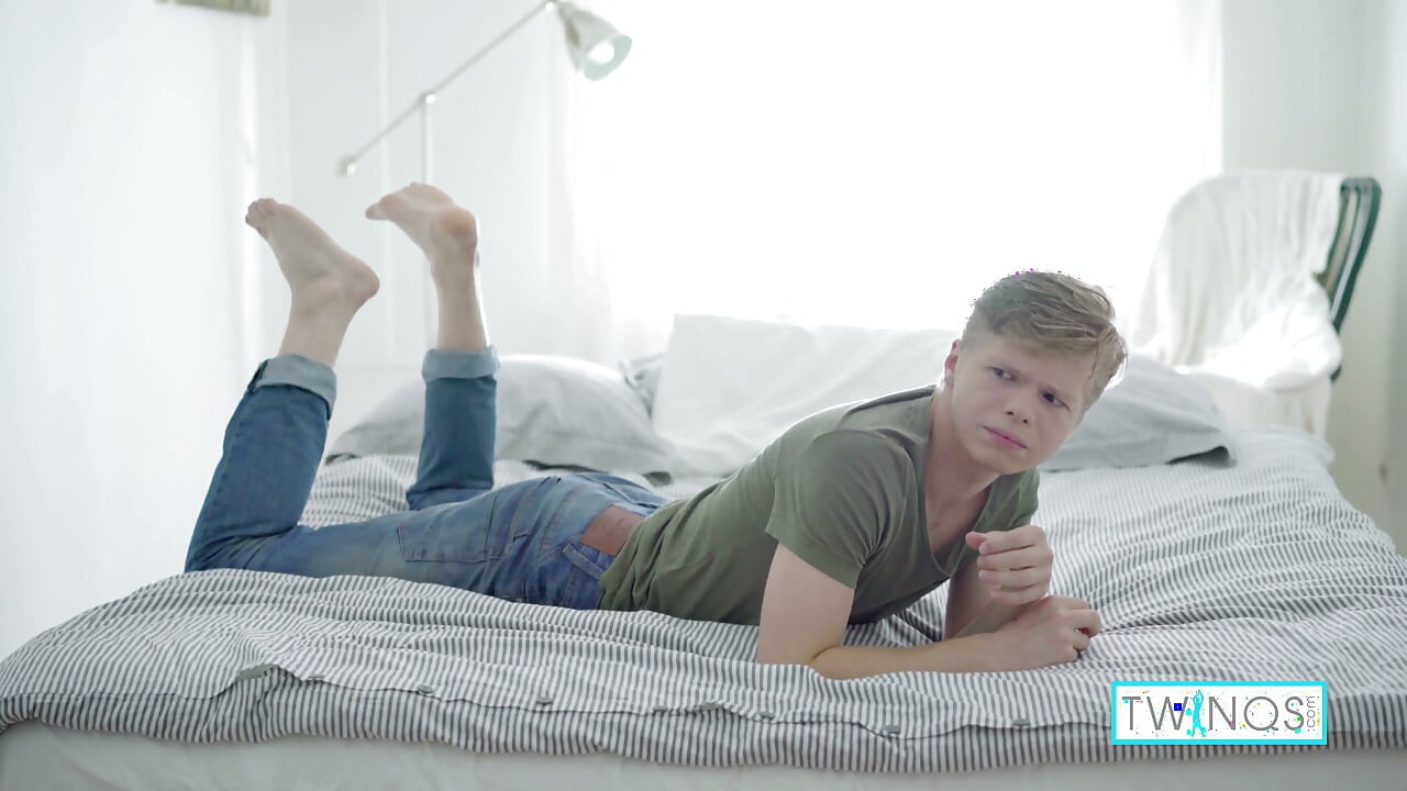 Napalona blondynka James ssie i jedzie swojego zawieszonego chłopaka Noah!