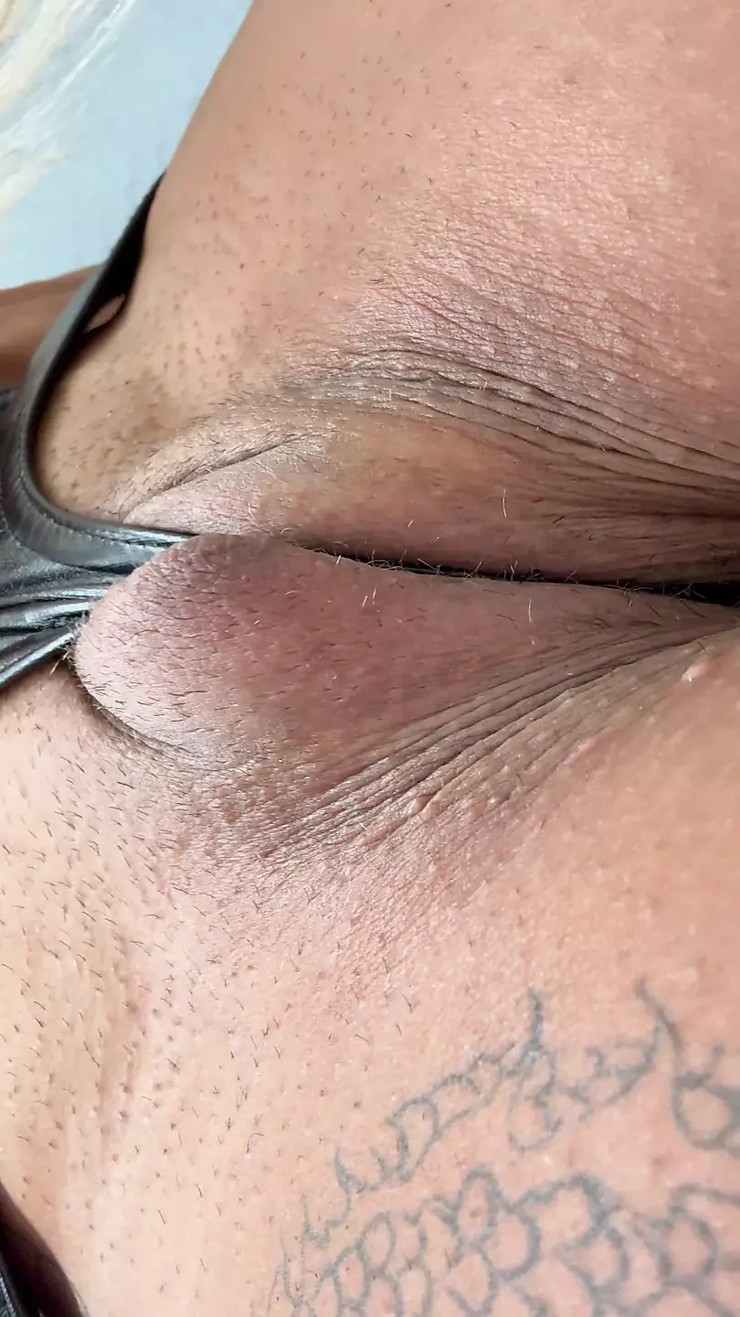 Nina Cox巨大的胸部