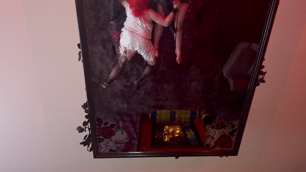 भाग 1:- Marie को अपने मालिकों को खुश करने के लिए पिशाच कक्ष में ले जाया जाता है!