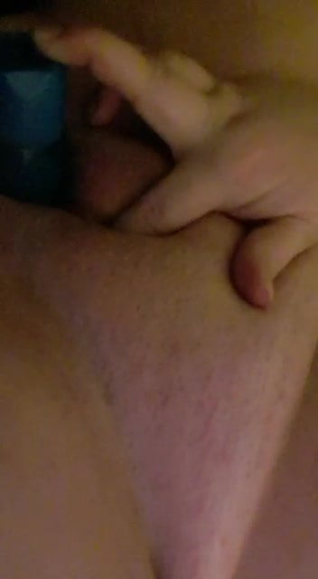 Fat Girl masturbating