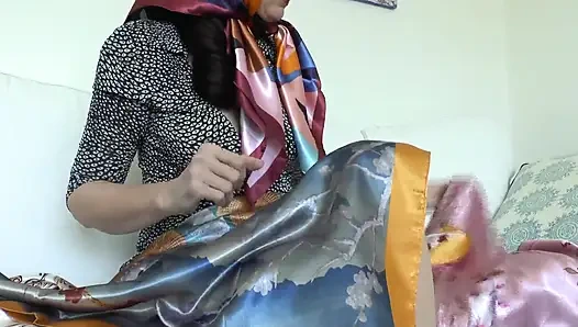 Parlak saten eşarplarım seni azdıracak! Lady Victoria Valente