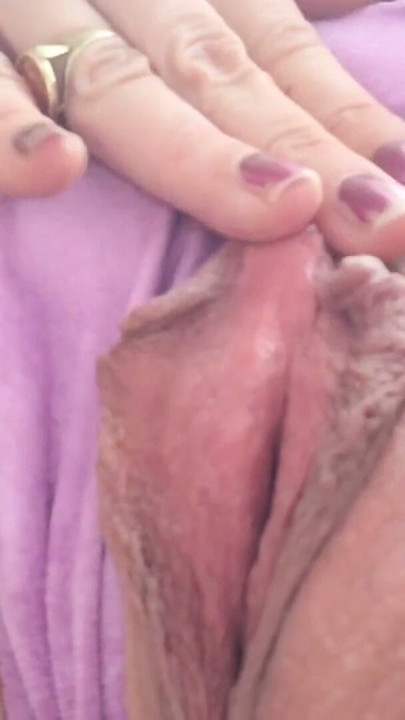 munichgold's huge, fleshy pussy...this is what my pussy looks like after my third orgasm | Clip 1
