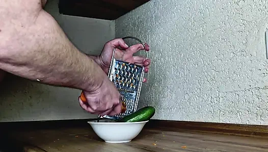 Я хочу, чтобы ты сделал салат из моркови, которой я трахнула твою задницу.