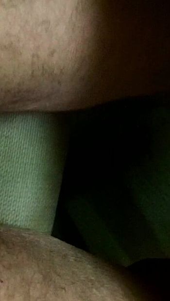 Charlie Johnson's interseksuele clitoris-achtige penis trekt zich in de bovenkant van ballen in (1)