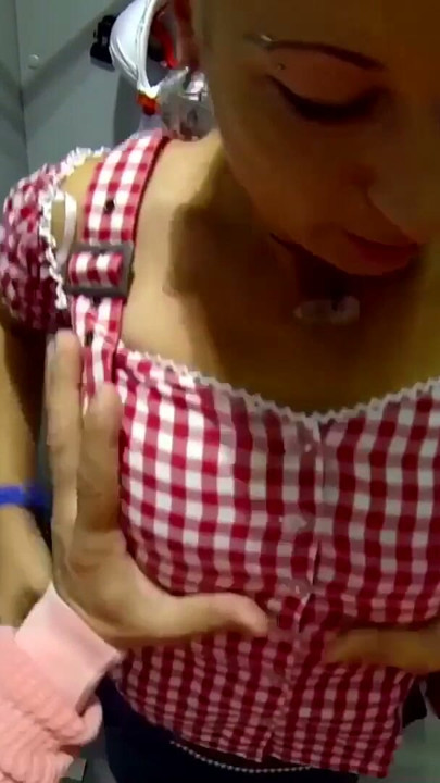 Mandy Mystery, erst in der Umkleide dann im Auto gefickt | Clip 1