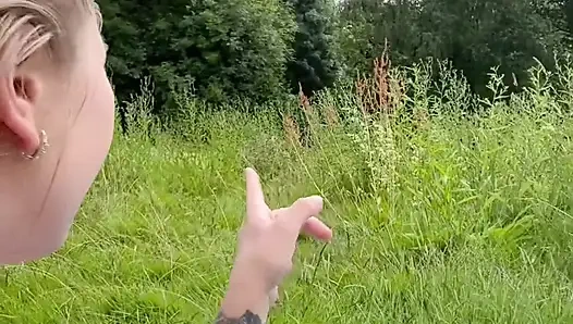 Соло-сквирт на публике