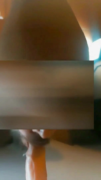 Zapanjujući trenutak iz "Gej kurve koja puši kurac na koljenima, prljavo priča i moli za tvoju spermu"
