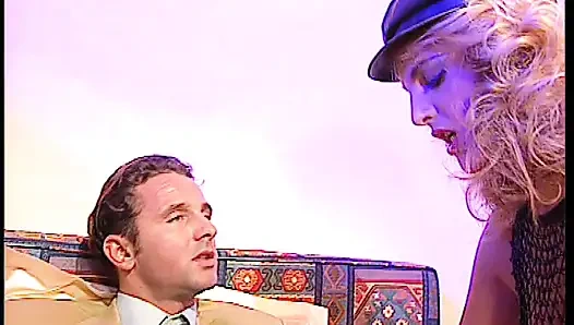 Omg! Büyük Memeli Sarışın Hemşire Yatak Odasında Hasta Tarafından Sert Sikiliyor