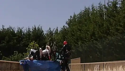 Фистинговый анальный секс вчетвером на теннисном корте с потрясающими немецкими куклами