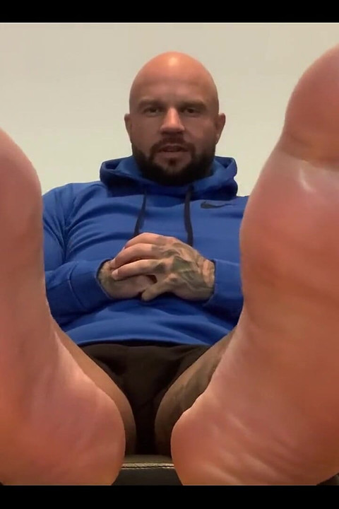 コーチはあなたに彼のオフィスに来るように頼みます