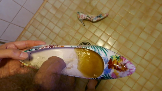 Piss in wifes flower high heeled pump