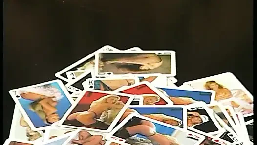 Nenek-nenek saling jilat dan fingering memek berbulu setelah strip poker game