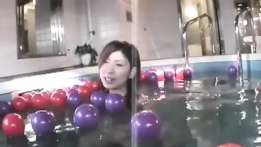 Sesi seks jepang di kolam renang