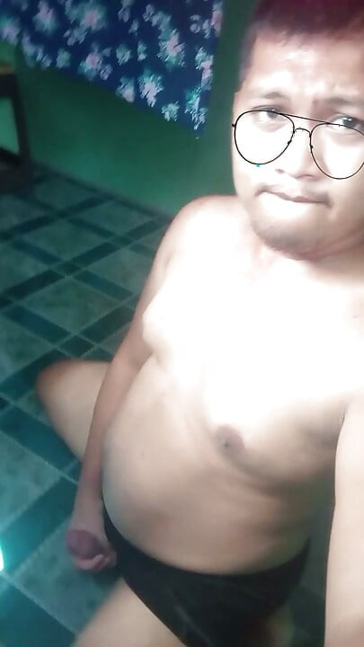 Stocky bear masturbating at his room.