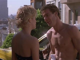 Dennis Quaid desnudo en la película Innerspace