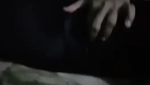 Doğal büyük göğüsler ve büyük götlü Hintli genç kız sert sikişiyor ve döl için emiyor