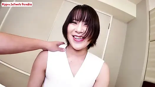Istri dengan pantat langsing lagi asik nyepong kontol sampai perutnya dicrot di mulut
