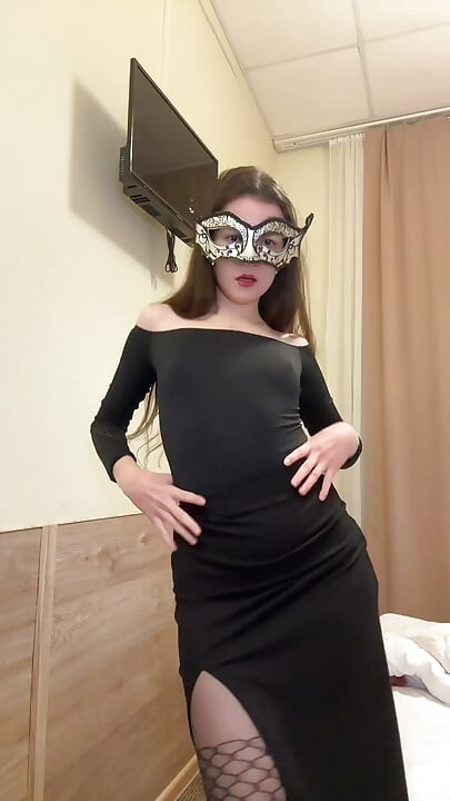 Pantyhose Catwalk & Kongkek Duduk Muka - Striptis Nilon Semata-mata, Tetek Kecil & Cakap Kotor Rusia