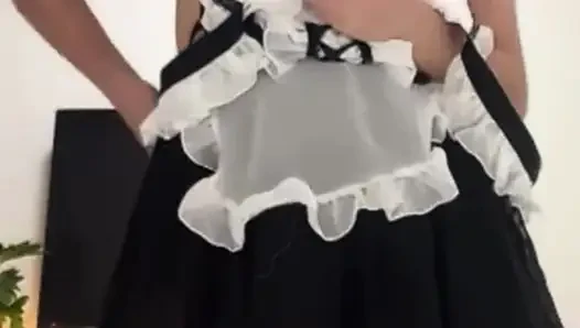 Japanese girl dressed as a maid from Live Jasmine