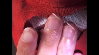 86 - Oliveier Nails кусает пальцы, сосет фетиш (06 2018)