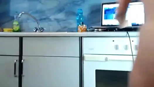 Sexydea menggodaku di dapur sambil papar asetku yang luar biasa!