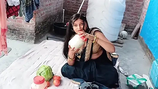 Üvey baba Hintli üvey kızıyla odada sert seks yapıyor (Mohini)