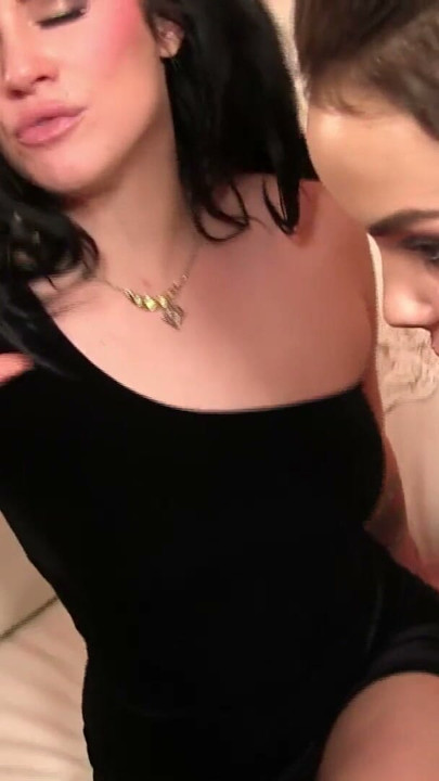 Morena Milf Casada Super Gostosa e Marido de Pauzão Seduzem Empregada de Bucetinha Apertada, Terminando com Boquete Duplo e Gozada no Rosto… | Clip 1