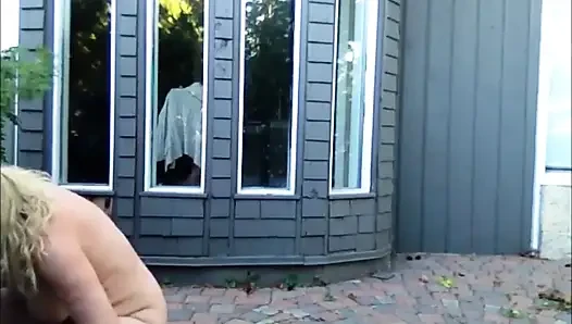 Голый оргазм перед моим домом
