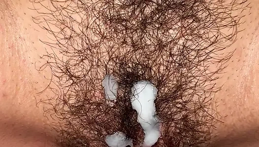 Memek berbulu kencing di kontol dengan mani muncrat