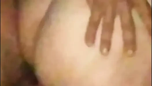 Sokakta bir bayan, evde azgın bir fahişe.