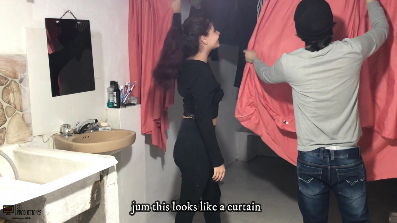 美丽的拉丁女郎被男友的大鸡巴以多个姿势性交 - 西班牙语色情