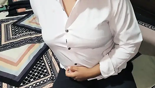 Adik tiri lagi nggak di rumah, jadi aku ngentot memekku .bagian 01