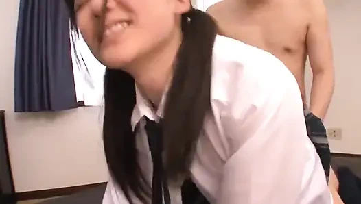 Jatuh cinta - kebingungan dan kenikmatan di wajahnya