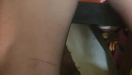 Goode Mädchen Wichst Mein Nylon Bedecktes Bein Wie Der Hund, Den Du Bist