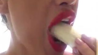 Luda je k'o struja, Blowjob-Frucht, sehr kleine Banane