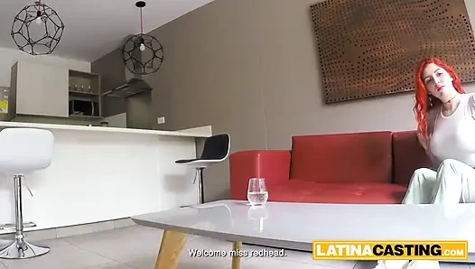 Bu latin kızıl saçlının oturmadan önce erkek arkadaşı için çok iyi olduğunu biliyordum