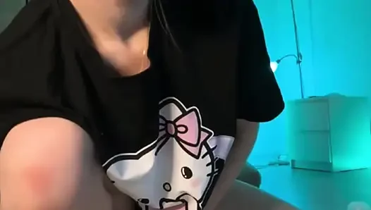 Jucielussie mengisap dildo dan gaya anjing seksi