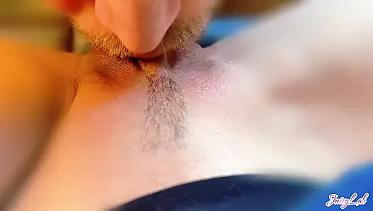 Ich Teste Meine Fähigkeiten Zum Muschilecken an Den Saftigen Schamlippen Der Stiefmutter Vor Dem Valentinstag