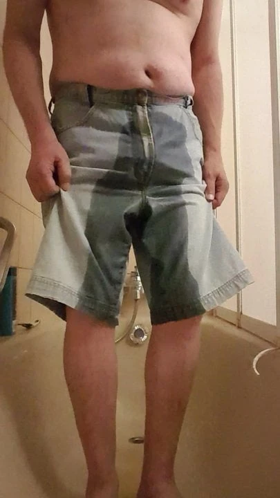 Pee in shorts