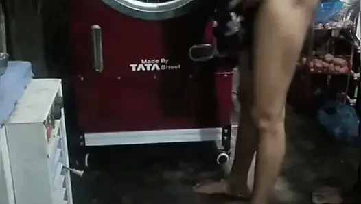 İki kişi, koca kayınbiraderi, bir kız, iki erkek, üçlü Hintçe ses